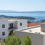 Luxury Sea View - *
