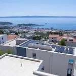 Luxury Sea View - *