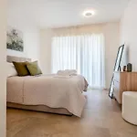 Luxury Sea View - *