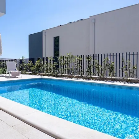 Luxury Sea View - *
