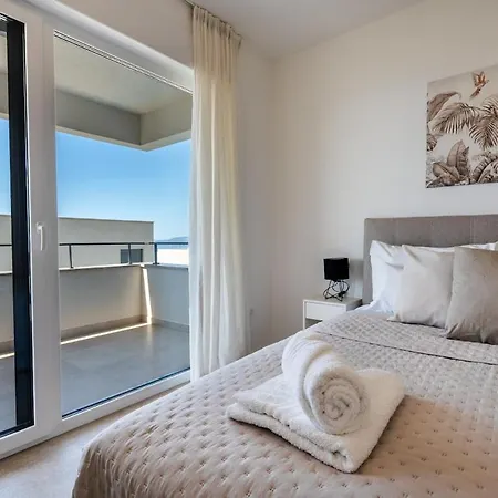 Luxury Sea View - *