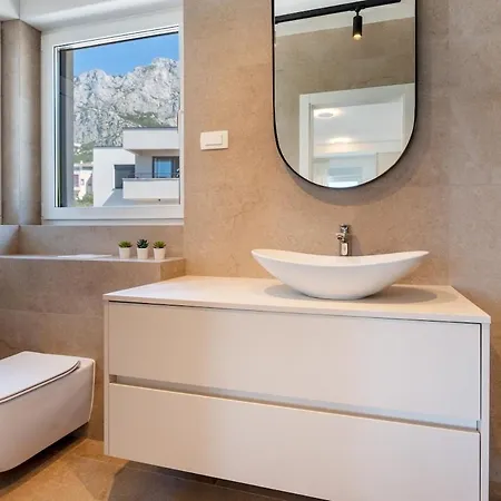 Luxury Sea View - *